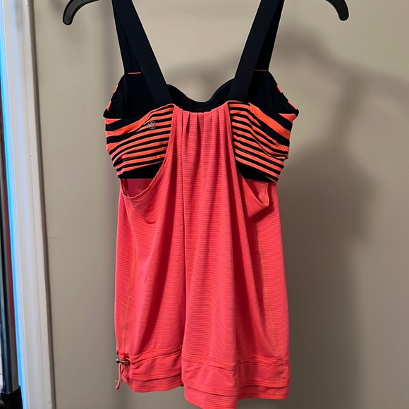 Lululemon Run Back on Track Tank. Size 6 - Picture 4 of 11
